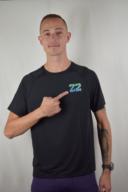 Core performance running top in black, with a green Z2 logo on the front and the model pointing to the logo.