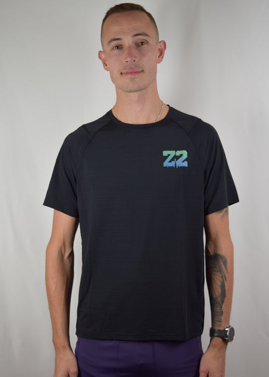 Core performance running top in black, with a green Z2 logo on the front.