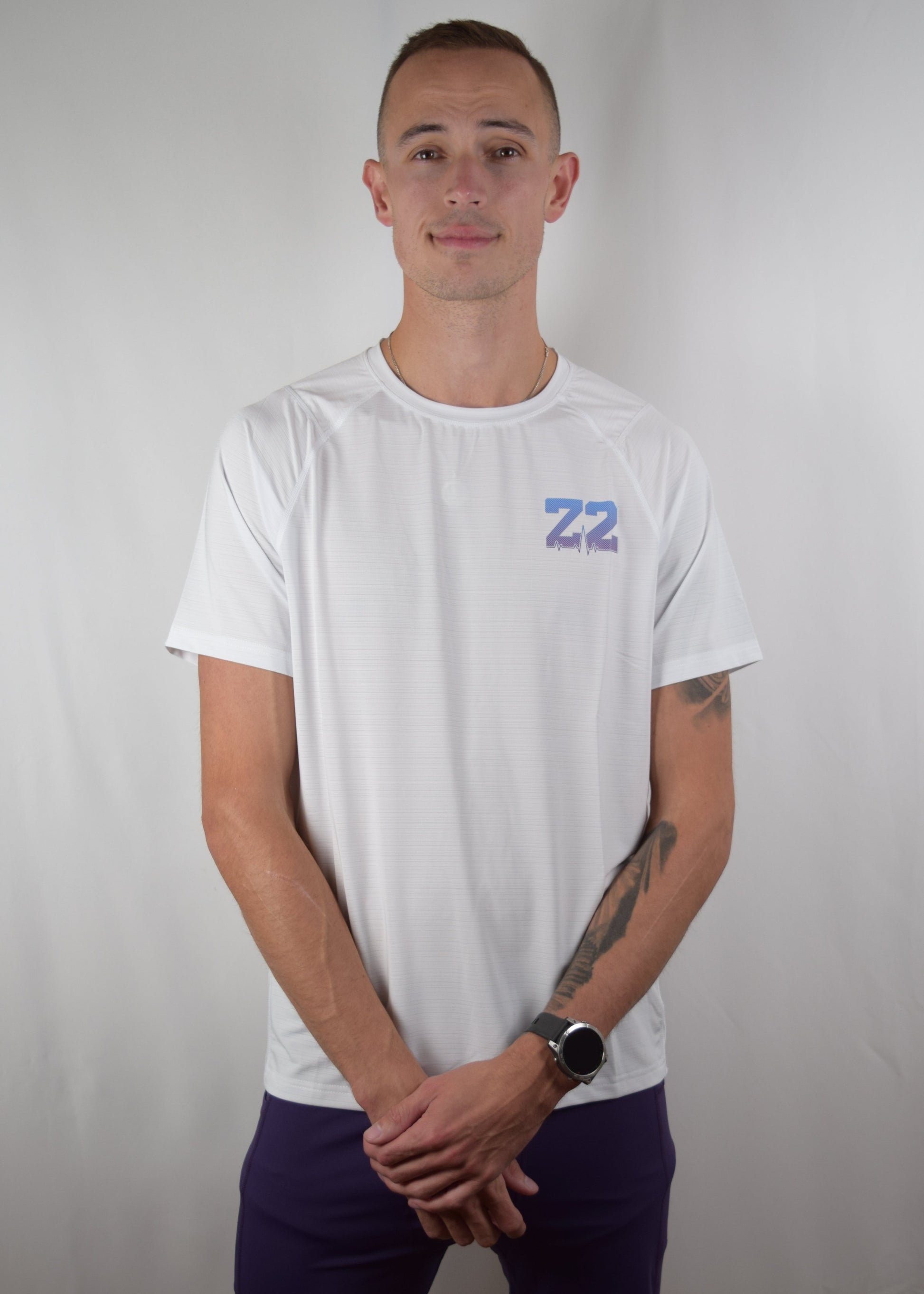 Core performance running top in white, with a purple Z2 logo on the front.