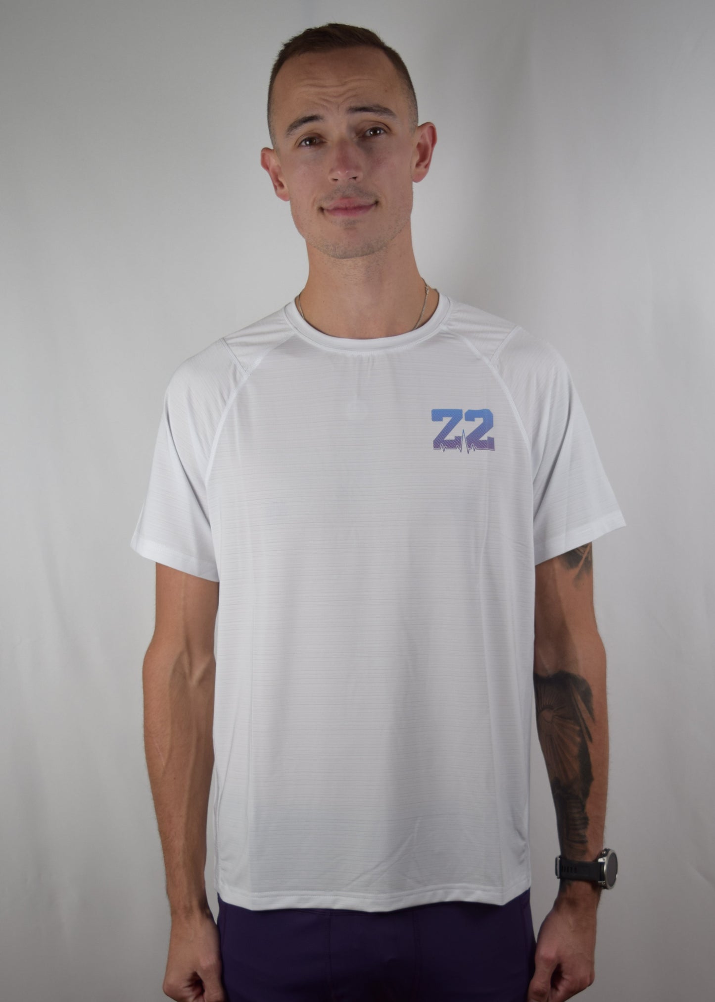 Core performance running top in white, with a purple Z2 logo on the front.